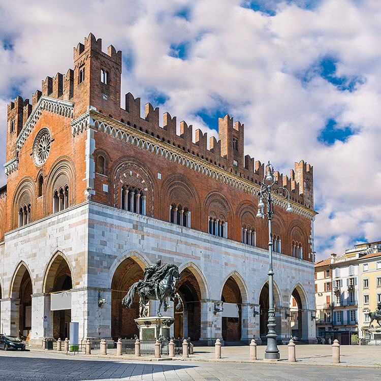 Home 18 piacenza